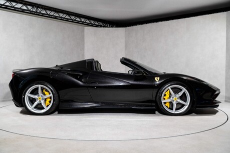 Ferrari F8 SPIDER. CARBON INT. PASSENGER DISPLAY. LIFT. 9