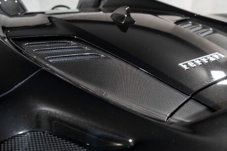 Ferrari F8 SPIDER. CARBON INT. PASSENGER DISPLAY. LIFT. 40