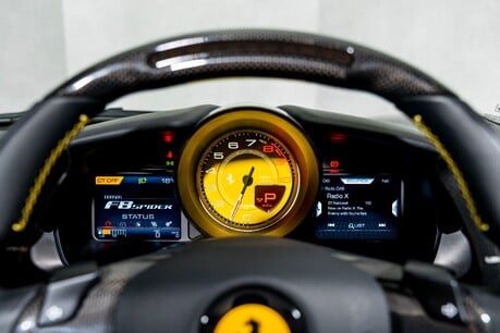 Ferrari F8 SPIDER. CARBON INT. PASSENGER DISPLAY. LIFT. 21