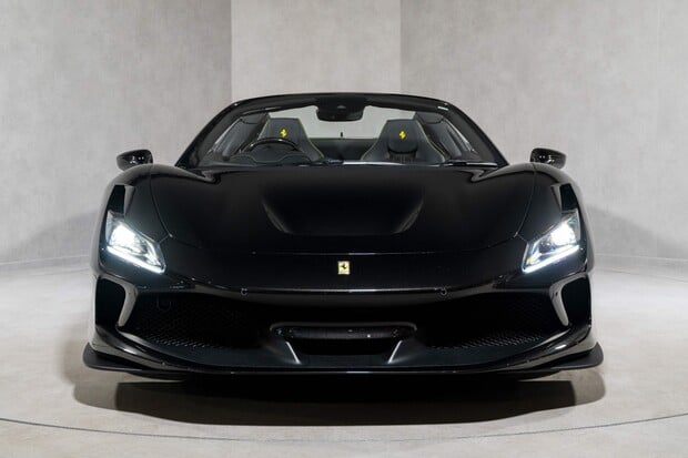 Ferrari F8 SPIDER. CARBON INT. PASSENGER DISPLAY. LIFT. 1