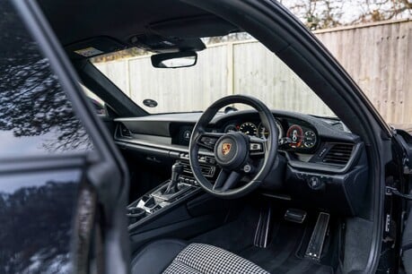 Porsche 911 GT3 TOURING PDK. HOUNDSTOOTH INTERIOR. FRONT PPF. SPORTS CHRONO. PCCBS 13