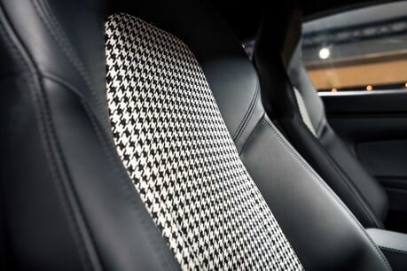 Porsche 911 GT3 TOURING PDK. HOUNDSTOOTH INTERIOR. FRONT PPF. SPORTS CHRONO. PCCBS 18