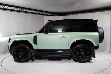 Land Rover Defender 90 75TH LIMITED EDITION. GLASS PANO ROOF. HEATED STEERING WHEEL. 8