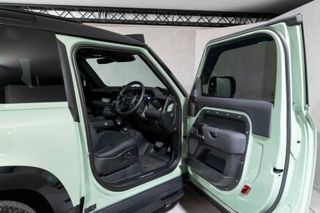 Land Rover Defender 90 75TH LIMITED EDITION. GLASS PANO ROOF. HEATED STEERING WHEEL. 16