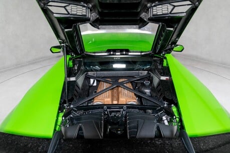 Lamborghini Huracan PERFORMANTE. WARRANTY. PPF. APPLE CARPLAY. CARBON ENGINE BAY. LIFT 32