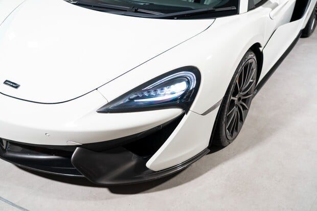 McLaren 570GT V8 SSG. GLASS PANORAMIC ROOF. LIFT SYSTEM. HEATED SEATS. REAR CAMERA. 3