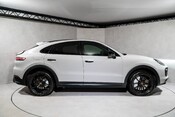 Porsche Cayenne V6 S. SPORTS CHRONO. HOUNDSTOOTH INTERIOR. HEATED SEATS. SPORTS EXHAUST. 7