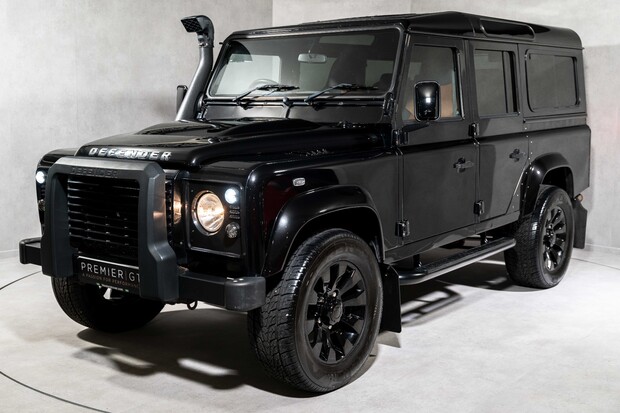 Land Rover Defender 110 TD XS STATION WAGON. HEATED FRONT SEATS. BLUETOOTH. SUNROOF. 7 SEATS. 1