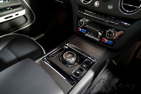 Rolls-Royce Spectre SHOOTING STAR STARLIGHT. MASSAGE, HEATED & COOLED SEATS. BESPOKE INTERIOR 34