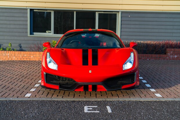 Ferrari 488 Pista FULL FSH. FULL PPF. CARBON FIBRE INT & PACK. LIFT. TWO-TONE LIVERY. 1