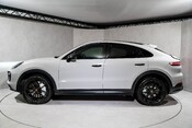 Porsche Cayenne V6 S. SPORTS CHRONO. HOUNDSTOOTH INTERIOR. HEATED SEATS. SPORTS EXHAUST. 8