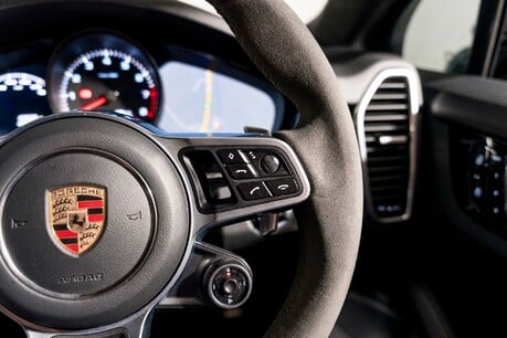 Porsche Cayenne V6 S. SPORTS CHRONO. HOUNDSTOOTH INTERIOR. HEATED SEATS. SPORTS EXHAUST. 25