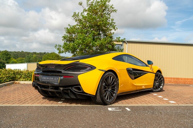 McLaren 570GT V8. ELITE PAINT. HEATED SEATS. CARBON FIBRE INT. BOWERS & WILKINS. LIFT. 5