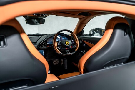 Ferrari 12Cilindri HUGE SPECIFICATION. SPECIAL TWO-LAYER PAINT. 25