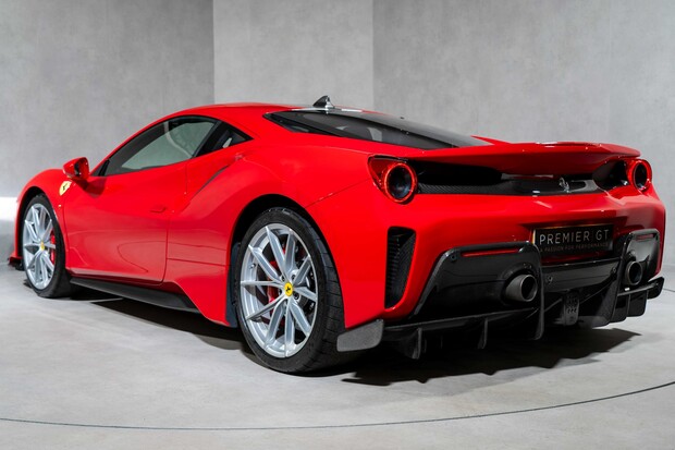 Ferrari 488 Pista ATELIER CAR. WARRANTY. FULL FSH. FULL TOPAZ PPF. LIFT. CARBON INT & EXT. 4