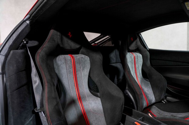 Ferrari 488 Pista ATELIER CAR. WARRANTY. FULL FSH. FULL TOPAZ PPF. LIFT. CARBON INT & EXT. 5