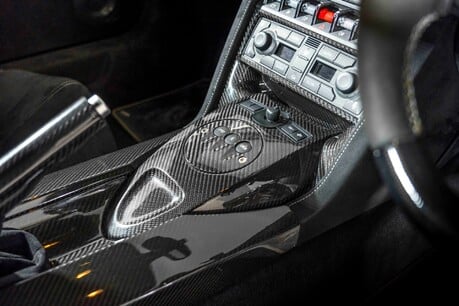 Lamborghini Gallardo SUPERLEGGERA. CARBON FIBRE INTERIOR & EXTERIOR PACK. LIFT SYSTEM. 24