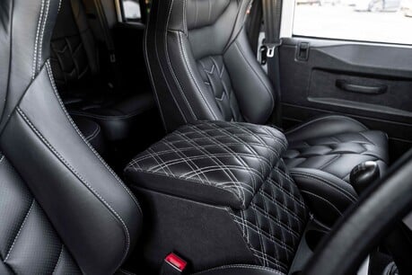 Land Rover Defender 110 TD COUNTY STATION WAGON. CHELSEA TRUCK KHAN CONVERSION. APPLE CARPLAY 11