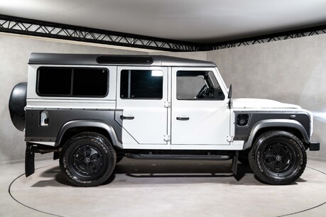 Land Rover Defender 110 TD COUNTY STATION WAGON. CHELSEA TRUCK KHAN CONVERSION. APPLE CARPLAY 7