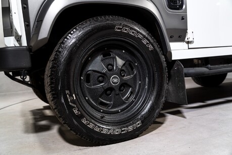 Land Rover Defender 110 TD COUNTY STATION WAGON. CHELSEA TRUCK KHAN CONVERSION. APPLE CARPLAY 9