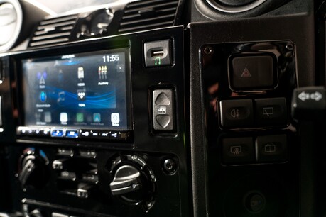 Land Rover Defender 110 TD COUNTY STATION WAGON. CHELSEA TRUCK KHAN CONVERSION. APPLE CARPLAY 25