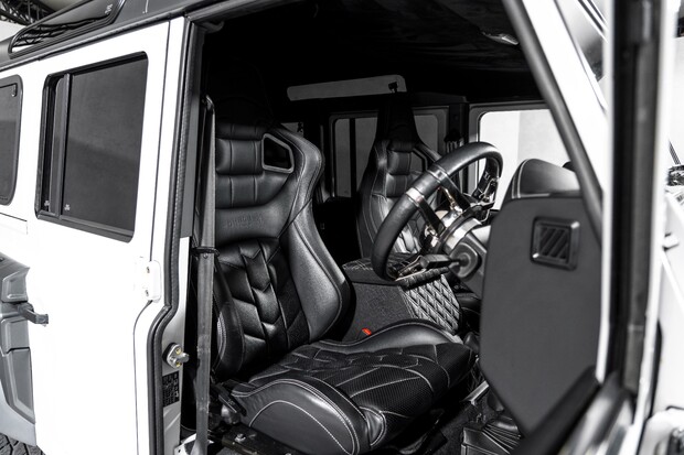 Land Rover Defender 110 TD COUNTY STATION WAGON. CHELSEA TRUCK KHAN CONVERSION. APPLE CARPLAY 2