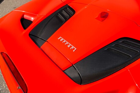 Ferrari F8 SPIDER. WARRANTY. CARBON FIBRE INT & EXT. LIFT SYSTEM. 35