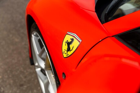 Ferrari F8 SPIDER. WARRANTY. CARBON FIBRE INT & EXT. LIFT SYSTEM. 33