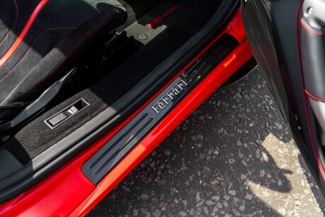 Ferrari F8 SPIDER. WARRANTY. CARBON FIBRE INT & EXT. LIFT SYSTEM. 21