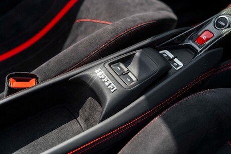 Ferrari F8 SPIDER. WARRANTY. CARBON FIBRE INT & EXT. LIFT SYSTEM. 22