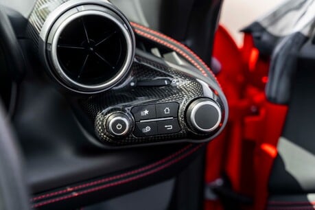 Ferrari F8 SPIDER. WARRANTY. CARBON FIBRE INT & EXT. LIFT SYSTEM. 26