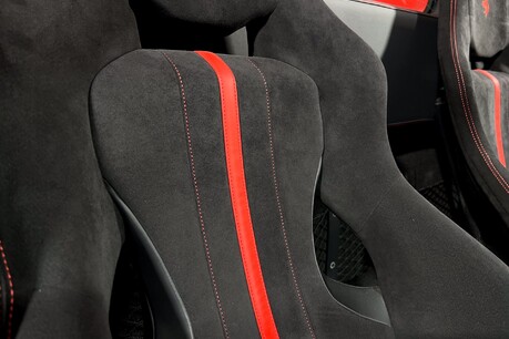 Ferrari F8 SPIDER. WARRANTY. CARBON FIBRE INT & EXT. LIFT SYSTEM. 19
