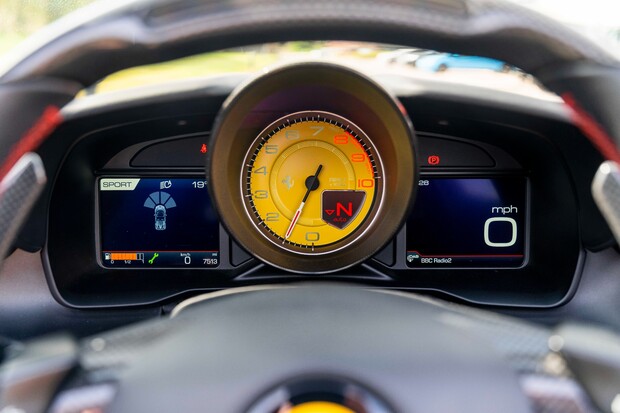 Ferrari F8 SPIDER. WARRANTY. CARBON FIBRE INT & EXT. LIFT SYSTEM. 2
