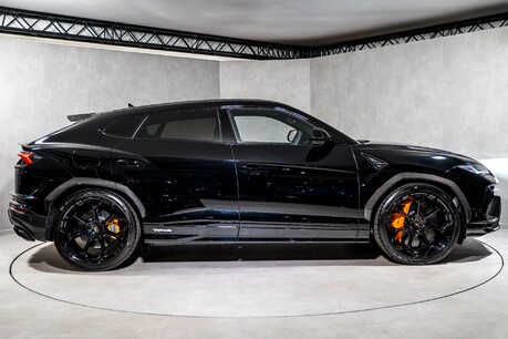 Lamborghini Urus V8 PERFORMANTE. FULL PPF. PANORAMIC ROOF. HEATED, COOLED & MASSAGE SEATS. 7
