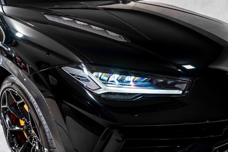Lamborghini Urus V8 PERFORMANTE. FULL PPF. PANORAMIC ROOF. HEATED, COOLED & MASSAGE SEATS. 22