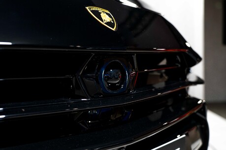 Lamborghini Urus V8 PERFORMANTE. FULL PPF. PANORAMIC ROOF. HEATED, COOLED & MASSAGE SEATS. 24
