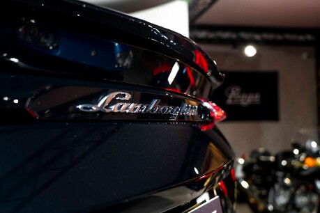 Lamborghini Urus V8 PERFORMANTE. FULL PPF. PANORAMIC ROOF. HEATED, COOLED & MASSAGE SEATS. 35
