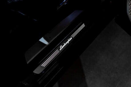 Lamborghini Urus V8 PERFORMANTE. FULL PPF. PANORAMIC ROOF. HEATED, COOLED & MASSAGE SEATS. 63