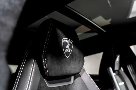 Lamborghini Urus V8 PERFORMANTE. FULL PPF. PANORAMIC ROOF. HEATED, COOLED & MASSAGE SEATS. 19