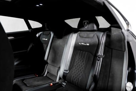 Lamborghini Urus V8 PERFORMANTE. FULL PPF. PANORAMIC ROOF. HEATED, COOLED & MASSAGE SEATS. 21
