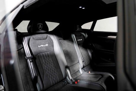 Lamborghini Urus V8 PERFORMANTE. FULL PPF. PANORAMIC ROOF. HEATED, COOLED & MASSAGE SEATS. 20