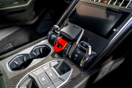 Lamborghini Urus V8 PERFORMANTE. FULL PPF. PANORAMIC ROOF. HEATED, COOLED & MASSAGE SEATS. 40