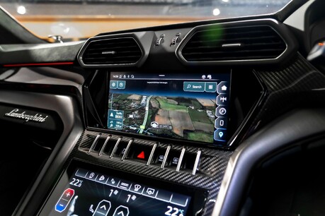 Lamborghini Urus V8 PERFORMANTE. FULL PPF. PANORAMIC ROOF. HEATED, COOLED & MASSAGE SEATS. 53