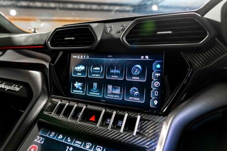 Lamborghini Urus V8 PERFORMANTE. FULL PPF. PANORAMIC ROOF. HEATED, COOLED & MASSAGE SEATS. 51