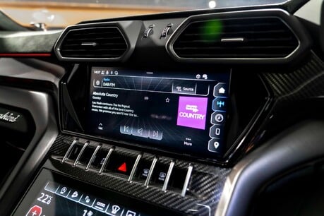 Lamborghini Urus V8 PERFORMANTE. FULL PPF. PANORAMIC ROOF. HEATED, COOLED & MASSAGE SEATS. 52