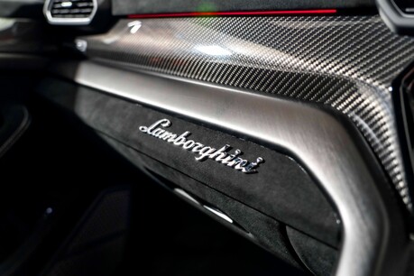 Lamborghini Urus V8 PERFORMANTE. FULL PPF. PANORAMIC ROOF. HEATED, COOLED & MASSAGE SEATS. 58