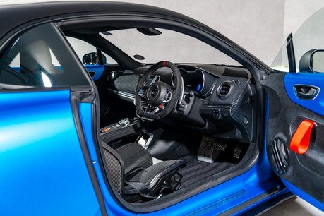 Alpine A110 R. FULL PPF. CARBON FIBRE WHEELS. SPORTS EXHAUST. FOCAL SOUND SYSTEM. 21