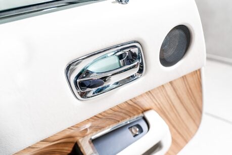 Rolls-Royce Wraith V12. VOSSEN WHEELS. GLASS PANORAMIC ROOF. MASSAGE SEATS. 23