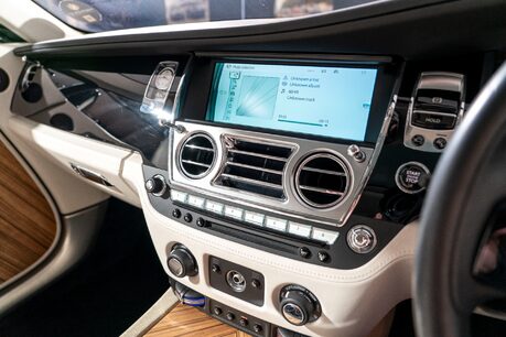 Rolls-Royce Wraith V12. VOSSEN WHEELS. GLASS PANORAMIC ROOF. MASSAGE SEATS. 31