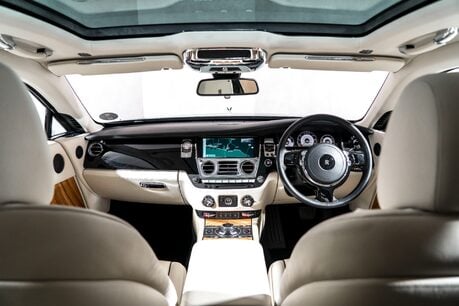 Rolls-Royce Wraith V12. VOSSEN WHEELS. GLASS PANORAMIC ROOF. MASSAGE SEATS. 16